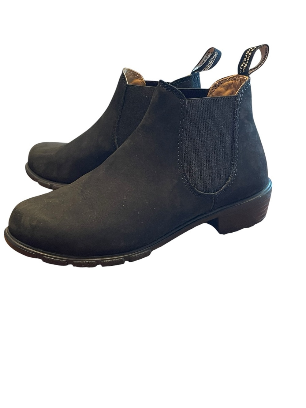 Blundstone Low Heeled Chelsea Boot in Black Nubuck Slip Resistant Sole Pull On